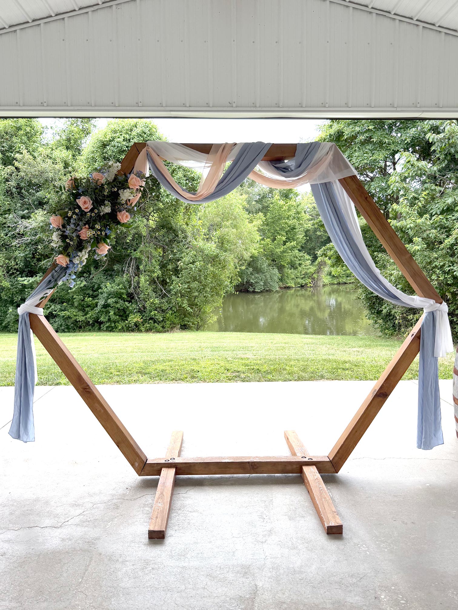 Ceremony Florals | Bountiful Blossoms, Waterloo, IL Ceremony Florals | Bountiful Blossoms, Waterloo, IL